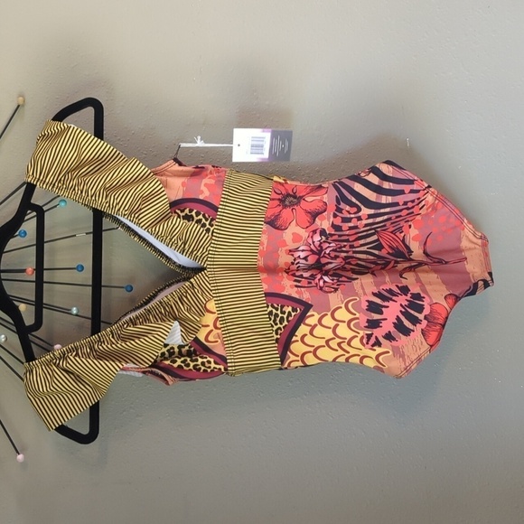 Averie Narelle Retro One-Piece Swimsuit in Rouge Floral & Stripe Recycled XS - Picture 12 of 12
